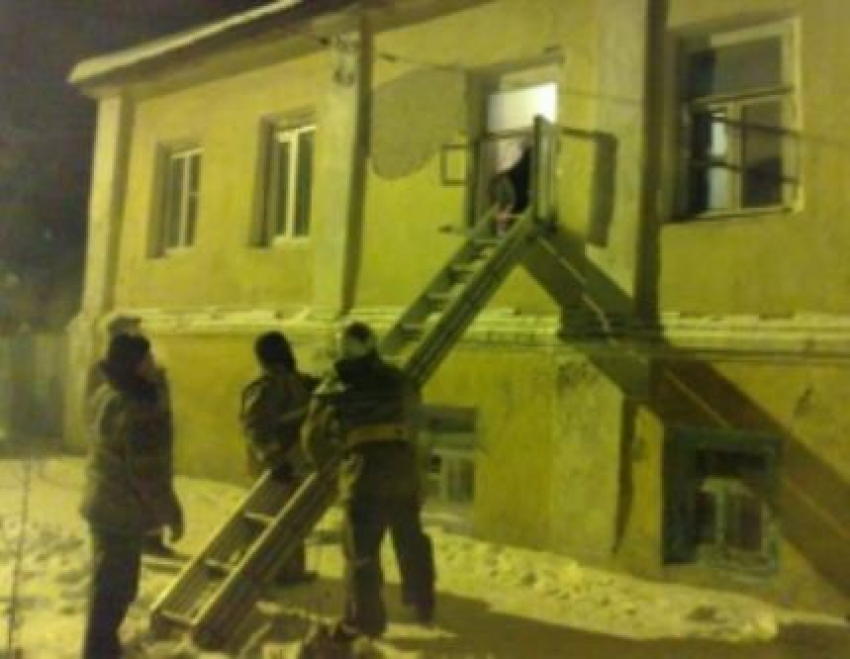 В  Борисоглебске загорелся жилой дом, 10 человек эвакуировали