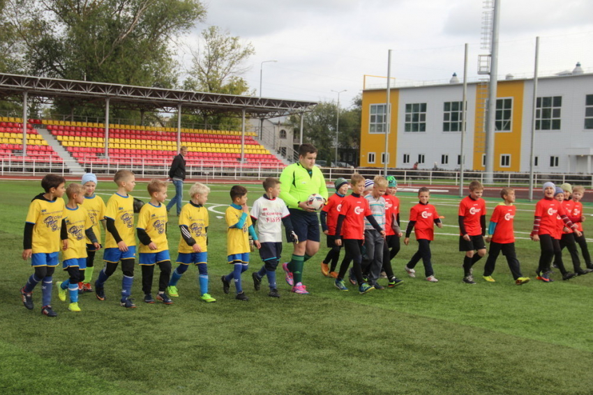 В Борисоглебске стартовал футбольный турнир памяти Сенатрова