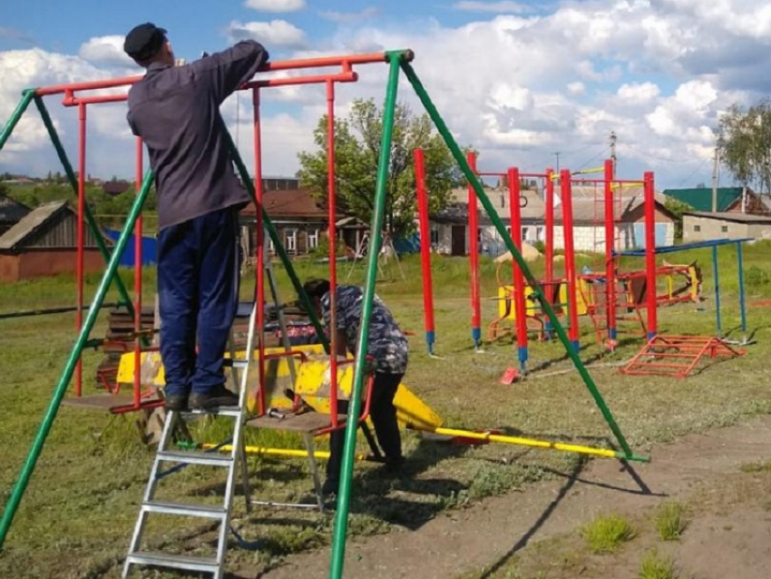 В селе Чигорак под Борисоглебском активисты ТОС установили детскую площадку