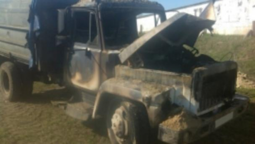 На  «саратовской» трассе  сгорел грузовик