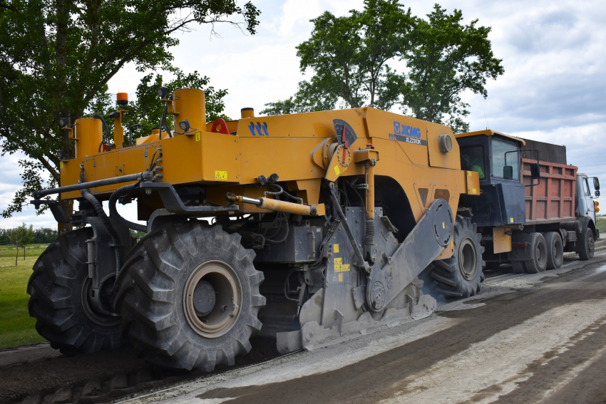 Методом «холодной регенерации» отремонтируют дорогу в Новохоперском районе