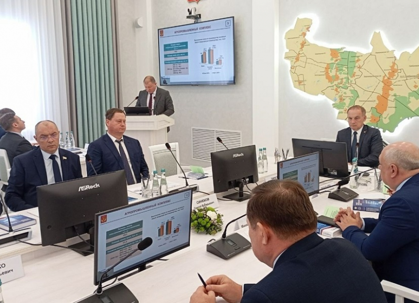 Михаил Тарасов рассказал губернатору Воронежской области об успехах Грибановского района