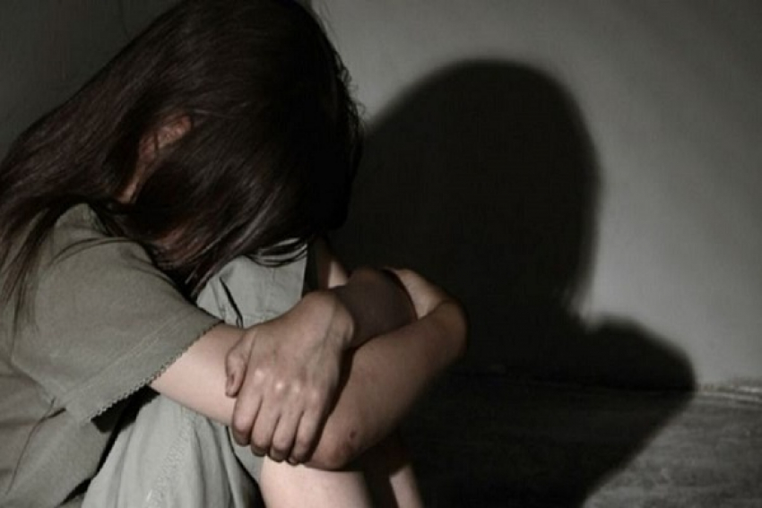 В Борисоглебске отчим полтора года избивал падчерицу