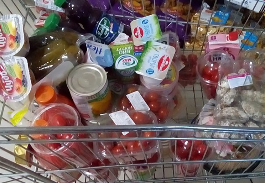 Депутаты Госдумы предложили разрешать магазинам бесплатно раздавать продукты с истекающим сроком годности.