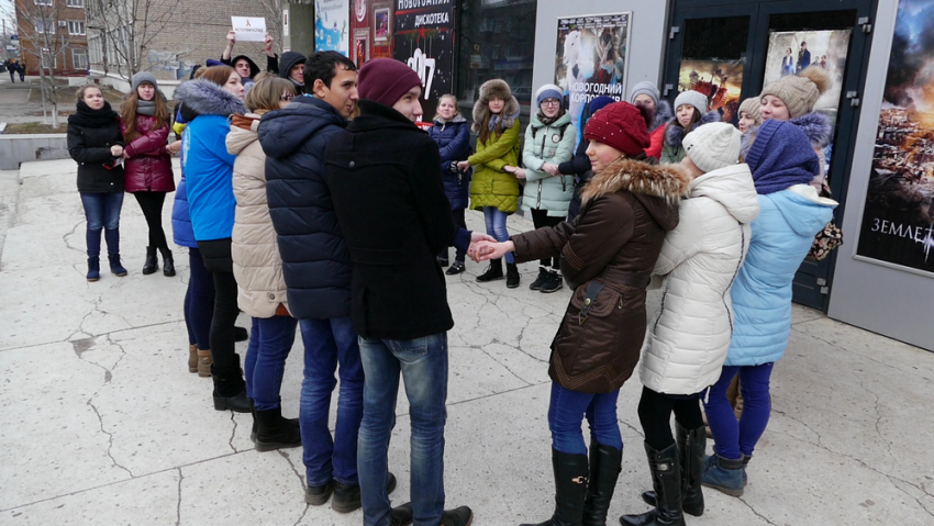 «Стоп, СПИД!» - скандировали в центре Борисоглебска студенты и школьники