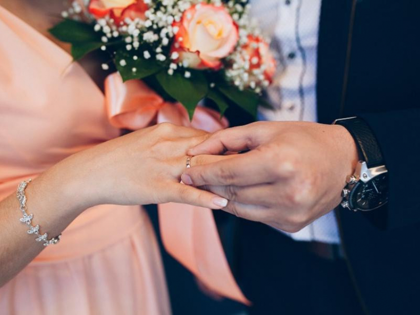 Больше половины браков в Воронежской области заканчиваются разводом
