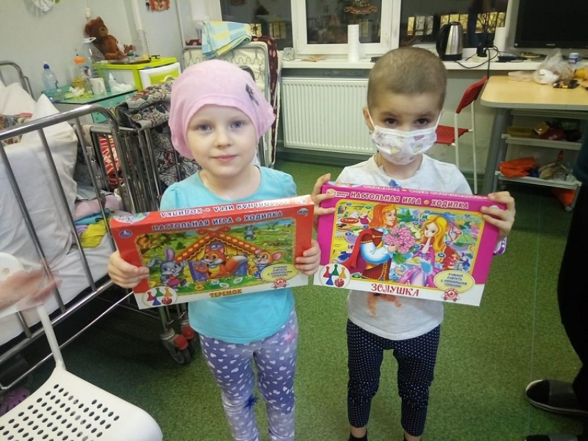 150 детей из московского онкоцентра получили подарки от анонимного борисоглебца