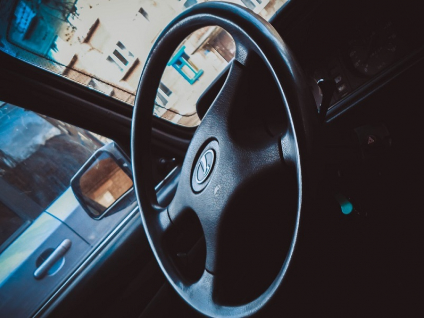 Пьяный поворинец угнал автомобиль и попал на нем в аварию