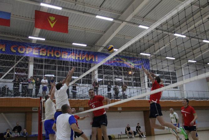 В Борисоглебске стартовал Чемпионат по волейболу среди мужских команд