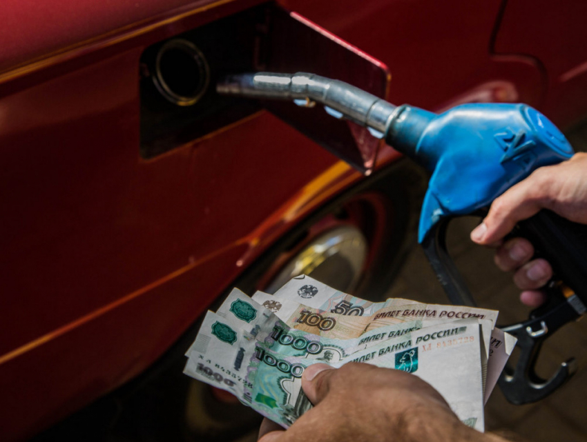 Цены на бензин поставили Воронежскую область в неприглядную позицию