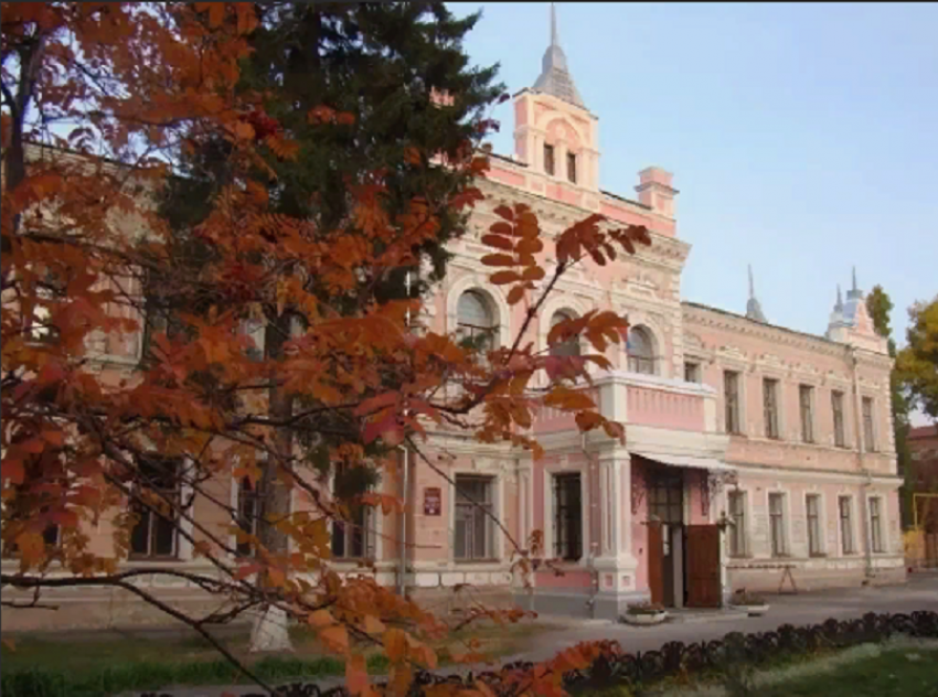 Более 500 бюджетников перебросила «Единая Россия» для голосования в Борисоглебскую гимназию №1 по открепительным удостоверениям