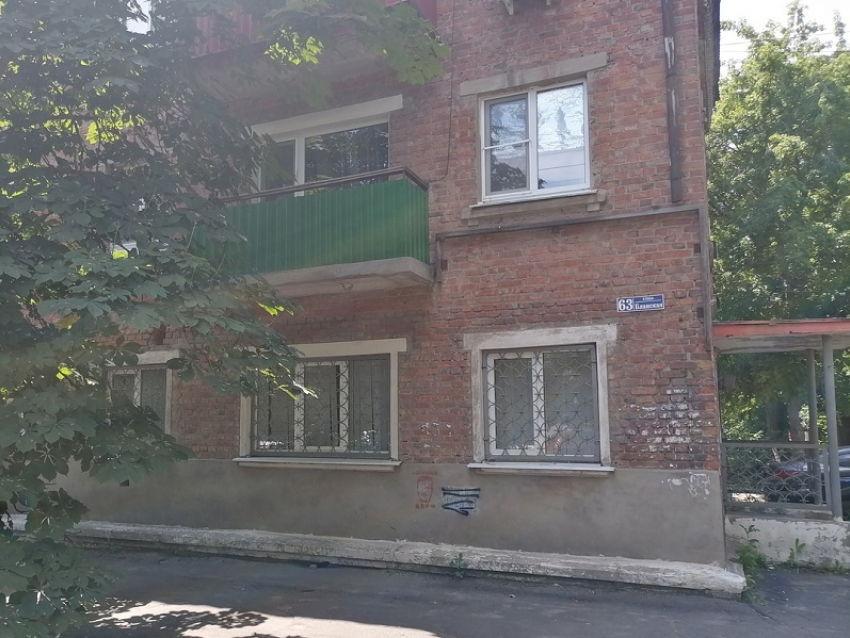 Управляющая компания в Борисоглебске предложила жителям дома с текущей крышей поднять себе тариф за обслуживание