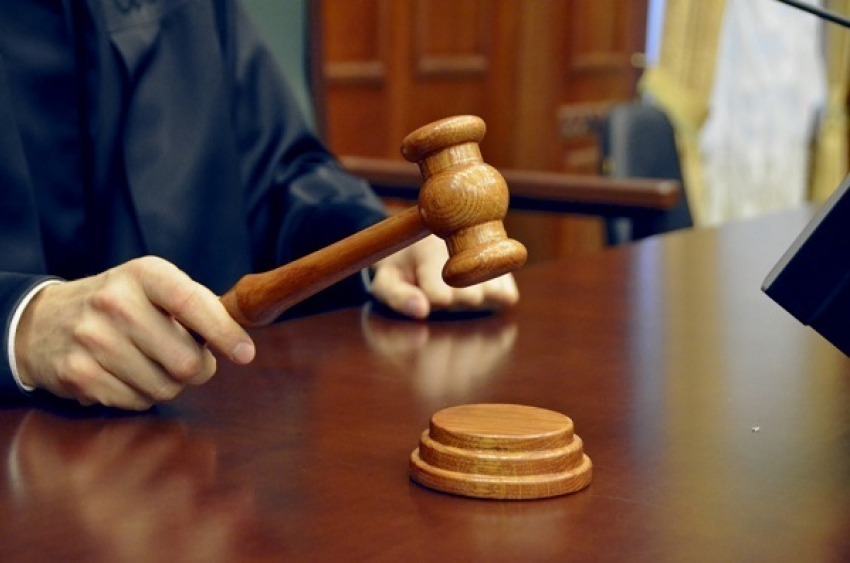 Суд потребовал от работодателя из Поворинского района восстановить в должности уволенного сотрудника