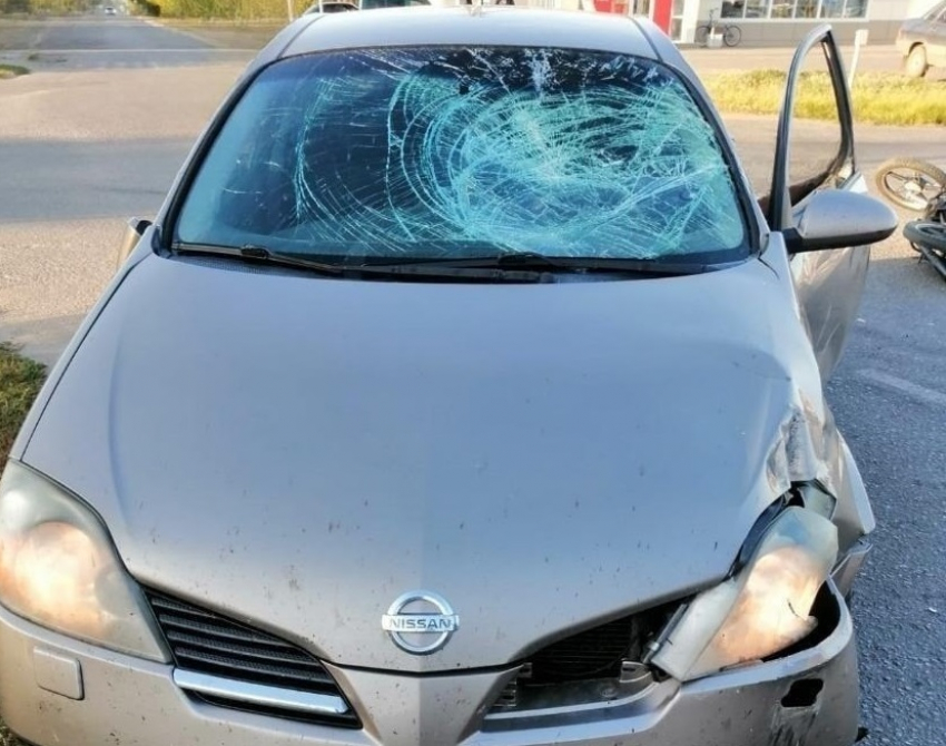 Нарушитель на мопеде оказался под колесами автомобиля в Поворино