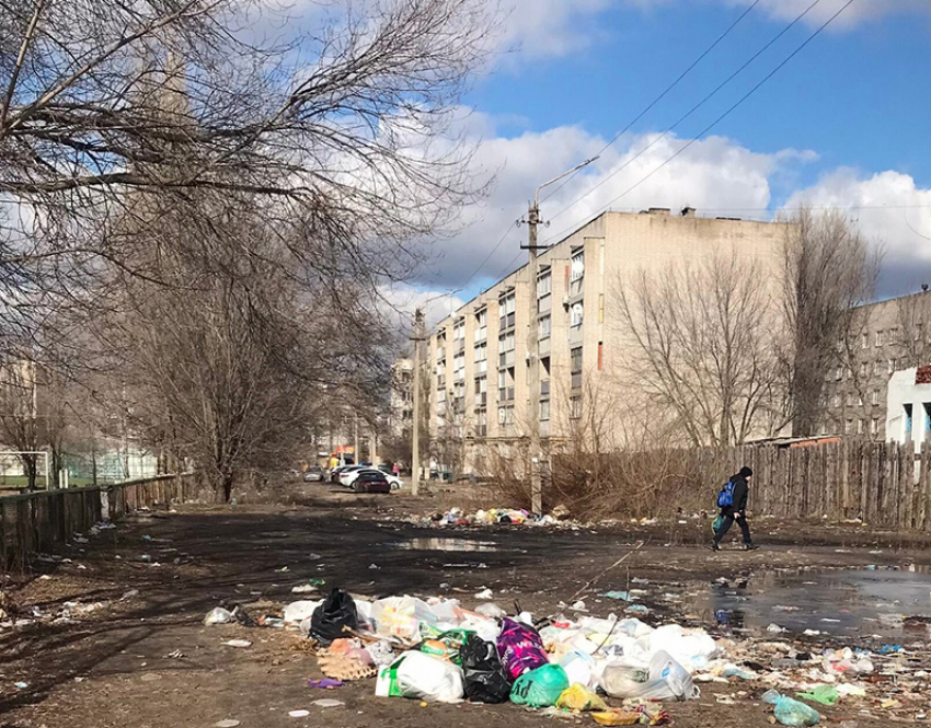 Жуть и мрак: Юго-Восточный микрорайон Борисоглебска утонул в мусоре