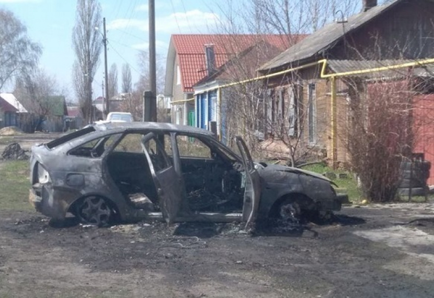 Утром в Борисоглебске сгорел автомобиль