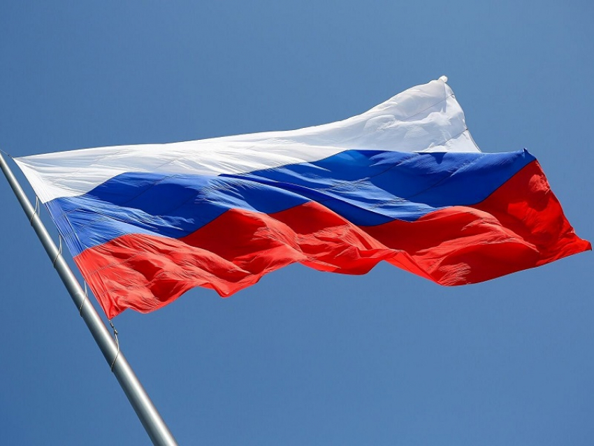 С понедельника занятия в школах Воронежской области будут начинаться с поднятия флага России