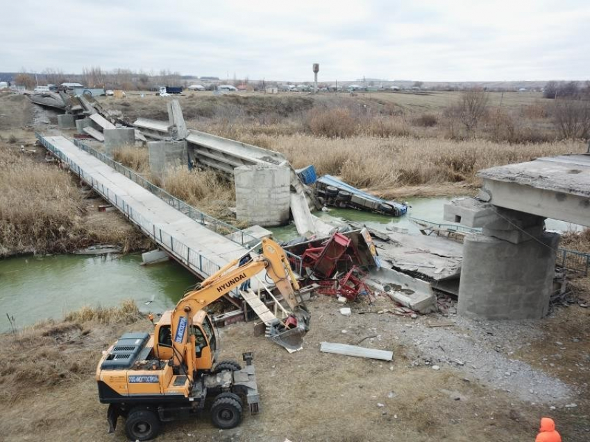 За смертельное обрушение моста в Терновском районе ответит экс-главный инженер 