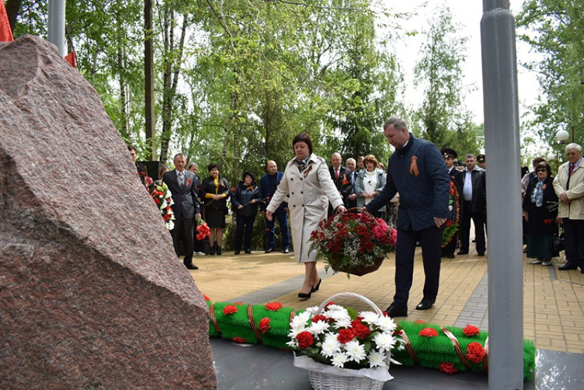 Глава Грибановского района возложил цветы героям Великой Отечественной войны