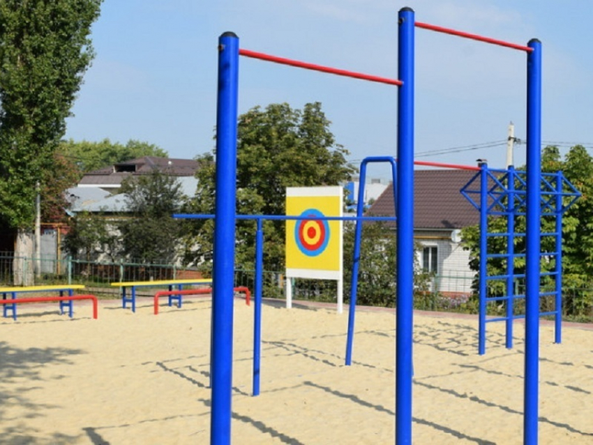 В Борисоглебской школе №13 установили спортплощадку и комплекс для сдачи ГТО