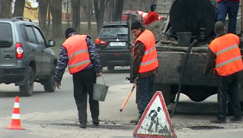 В Борисоглебске стартовал ямочный ремонт дорог