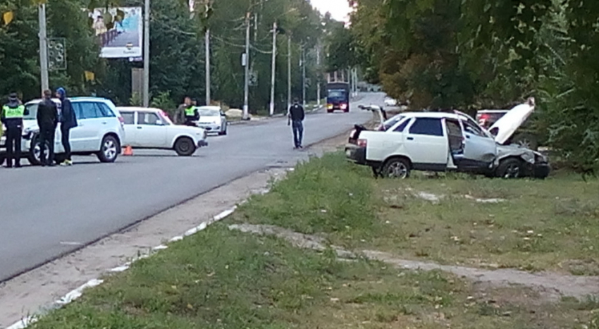 В  результате ДТП в центре Борисоглебска перевернулся автомобиль