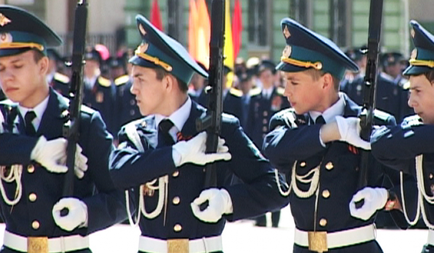 Борисоглебские кадеты показали класс  на параде  9 мая 
