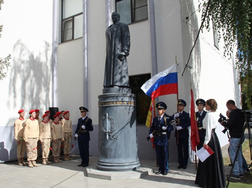 Памятник «Железному Феликсу» официально открыли в Борисоглебске