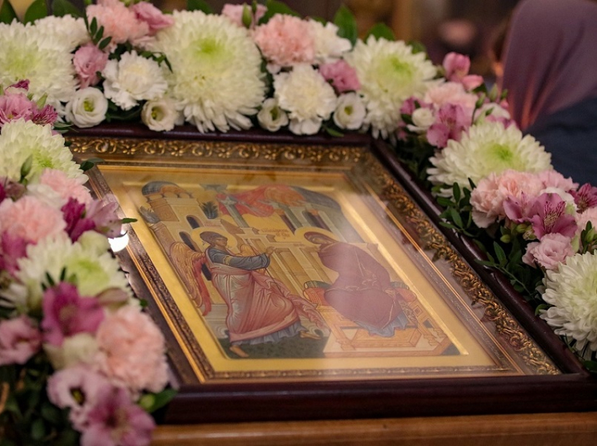 Православные христиане отмечают Благовещение Пресвятой Богородицы