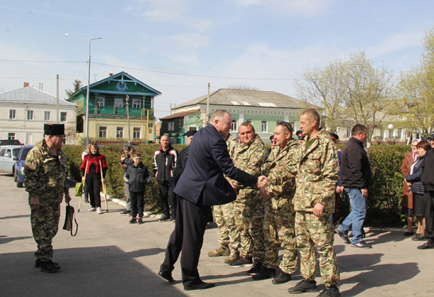 Казаков Новохоперского района торжественно проводили в зону СВО