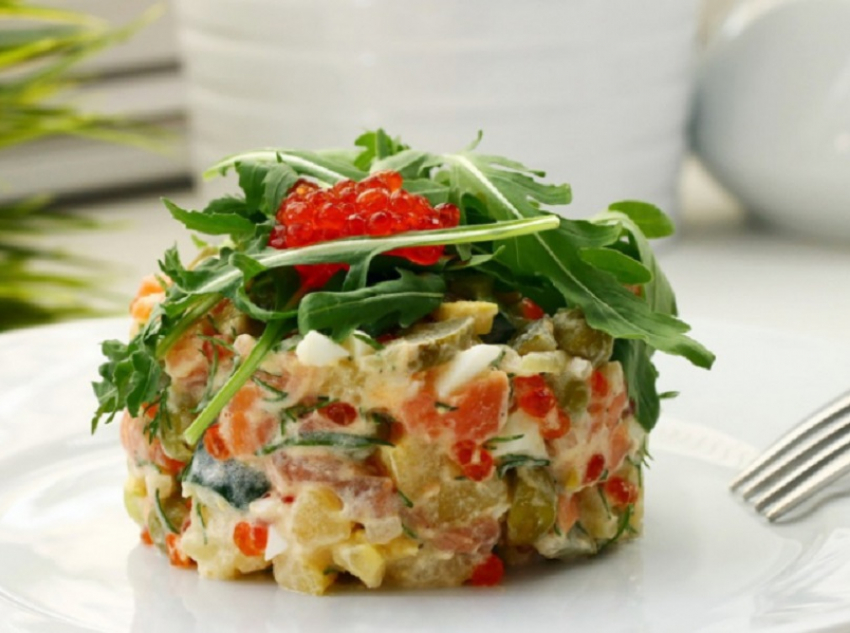 Жителям Воронежской области напомнили об условиях и сроках хранения новогодних салатов