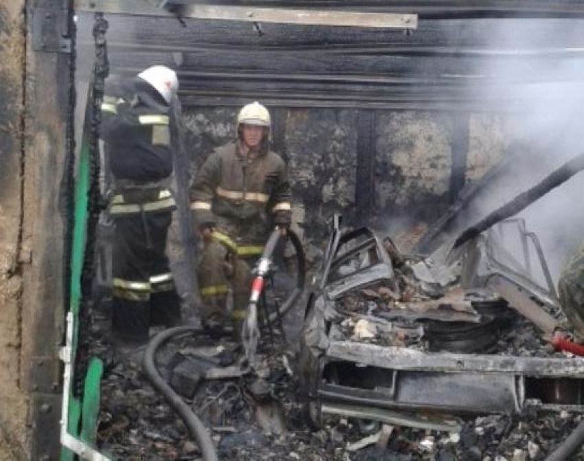 В селе Губари Борисоглебского городского округа сгорел автомобиль
