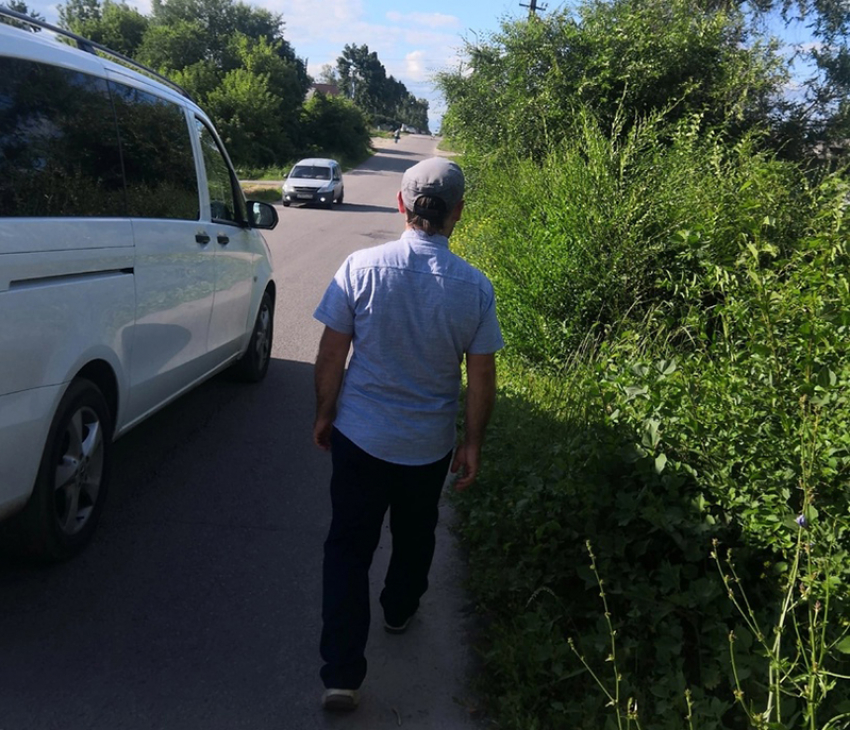 Выигравший суд у администрации Борисоглебска Денис Сенибабнов решил продолжить бороться за качество тротуаров в городе