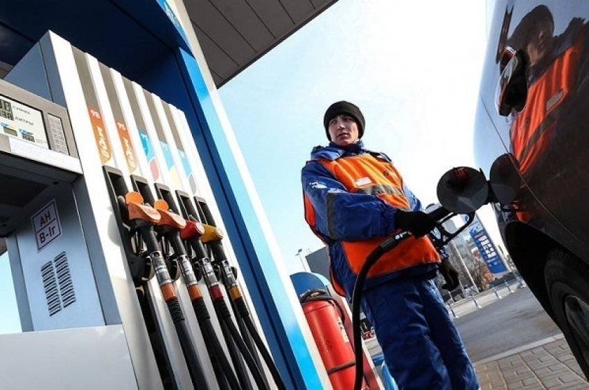 Цены на топливо в Воронежской области снова бьют рекорды