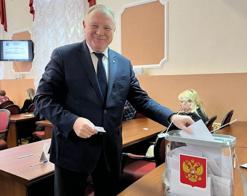 Глава Новохоперского района возглавил местных единороссов
