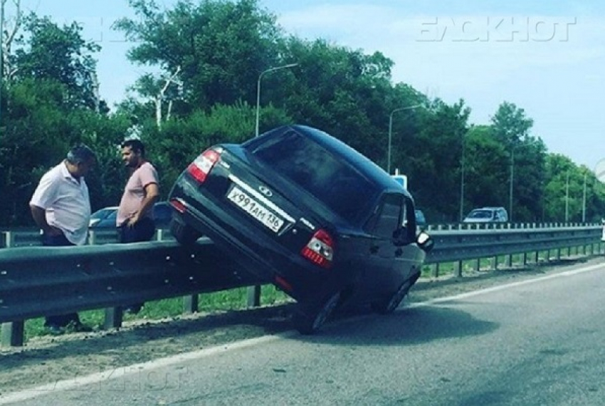 «Приора» из Воронежа с номерами «хам» стала звездой соцсетей