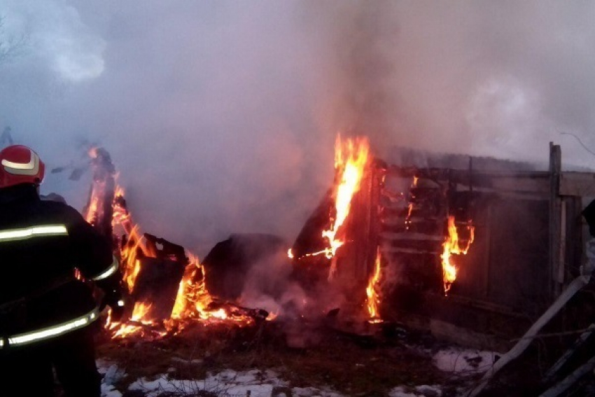 Пожар и ДТП ликвидировали сотрудники МЧС в праздничные дни