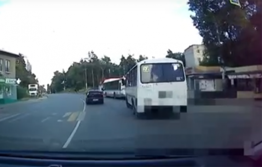 Водитель автобуса умудрился за 10 минут сделать 8 нарушений  ПДД и попасть на видео 