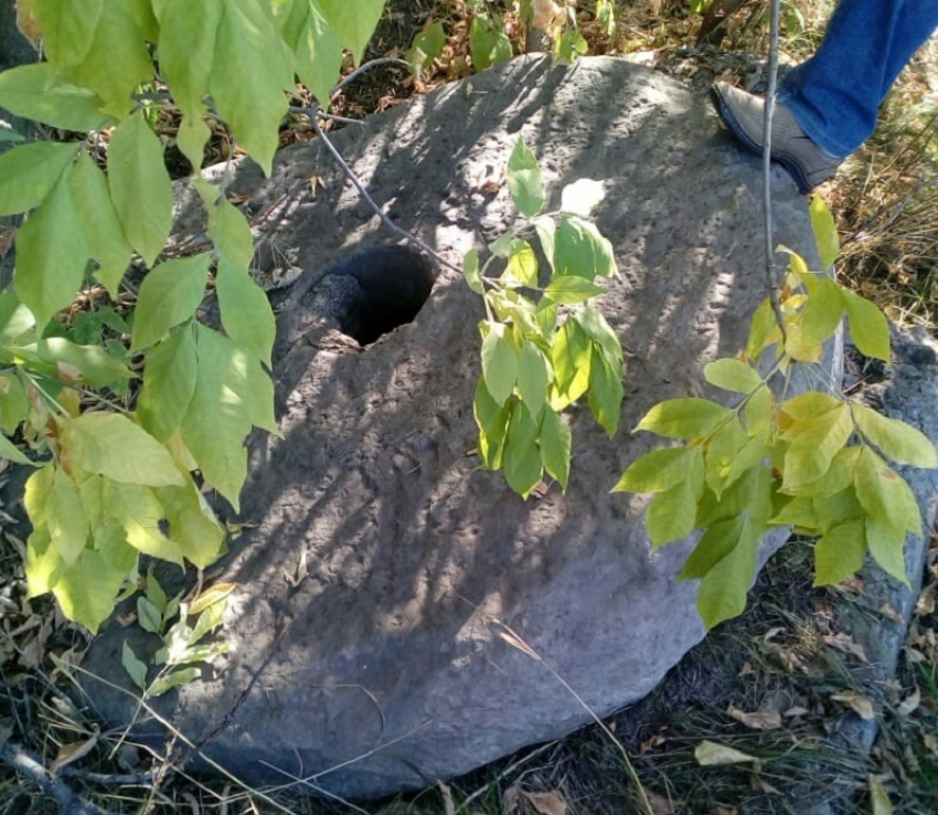 Каменный жернов мельницы конца 19 века обнаружили возле Борисоглебска