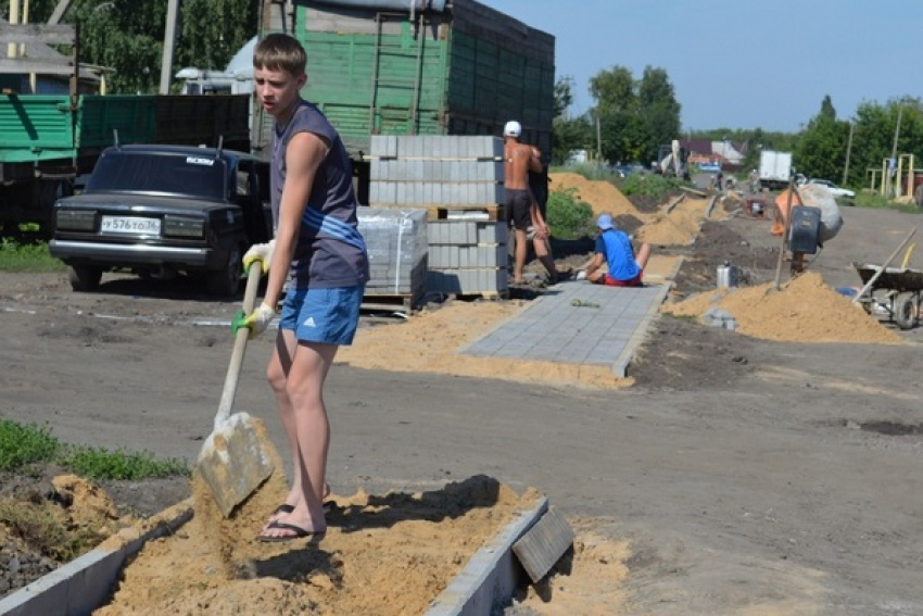 В селе Грибановского района к лету появится тротуар