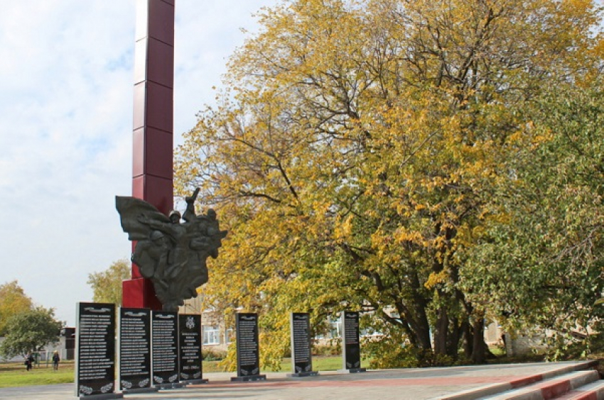 В посёлке Дубровка Терновского района отремонтировали памятник красноармейцам