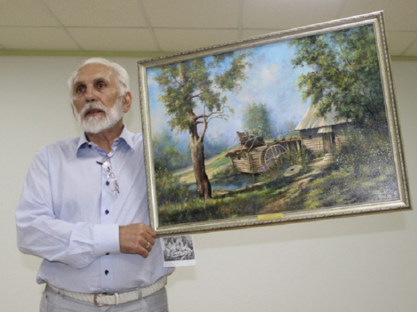 Московский художник подарил свои картины Новохопёрскому музею