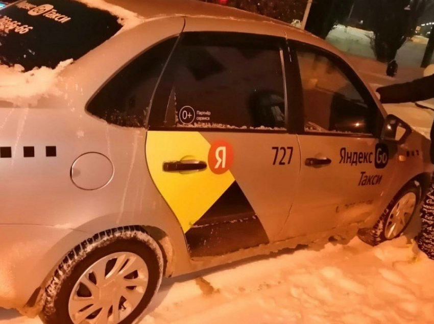 В Борисоглебске такси сбило девушку на пешеходном переходе