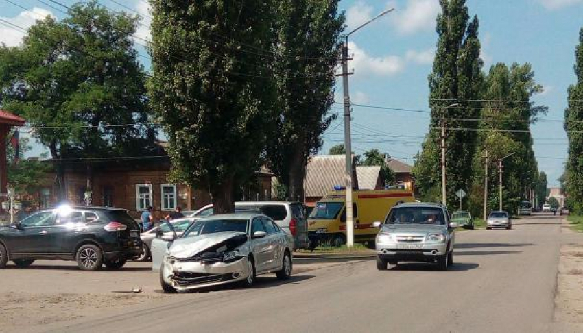 В Борисоглебске столкнулись «Нива» и «Volkswagen»: есть пострадавшие