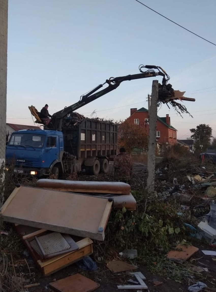 Это место пусто не бывает: расчищенные бункерные площадки в Борисоглебске опять завалены