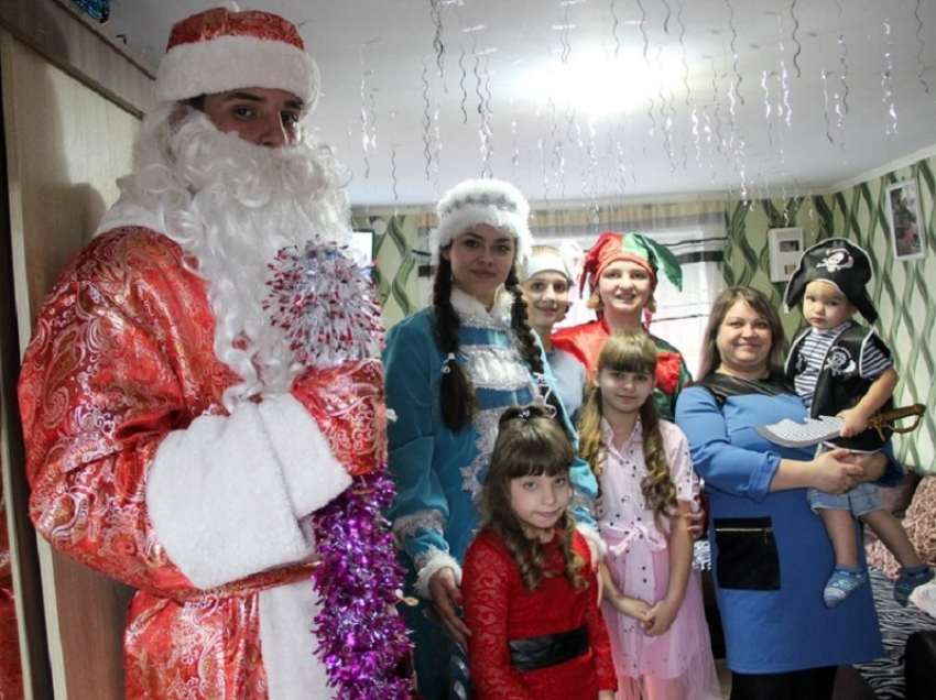 К борисоглебским детям из многодетных семей пришел «Добрый Дедушка Мороз»