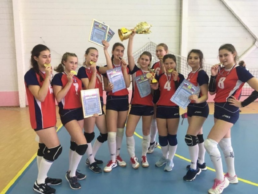 Борисоглебские волейболистки стали лучшими на Межрегиональном турнире в Сосновке
