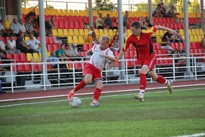 Борисоглебские футболисты огорчили воронежцев в День города