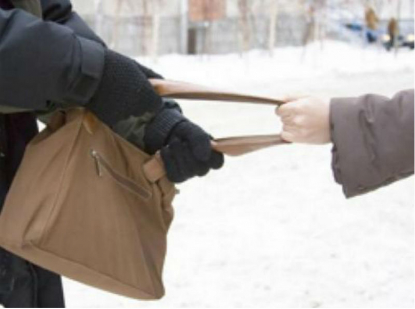 В Борисоглебском суде назначили наказание уличному грабителю, напавшему на пенсионерку