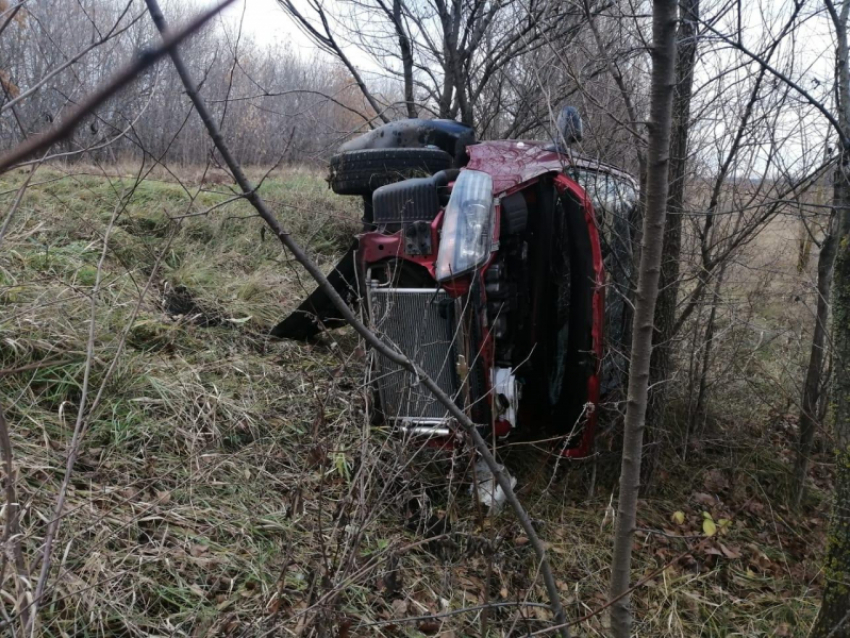 Колеса отлетели, машина – в кювете: пьяный водитель устроил ДТП на автодороге  «Борисоглебск-Петровское»